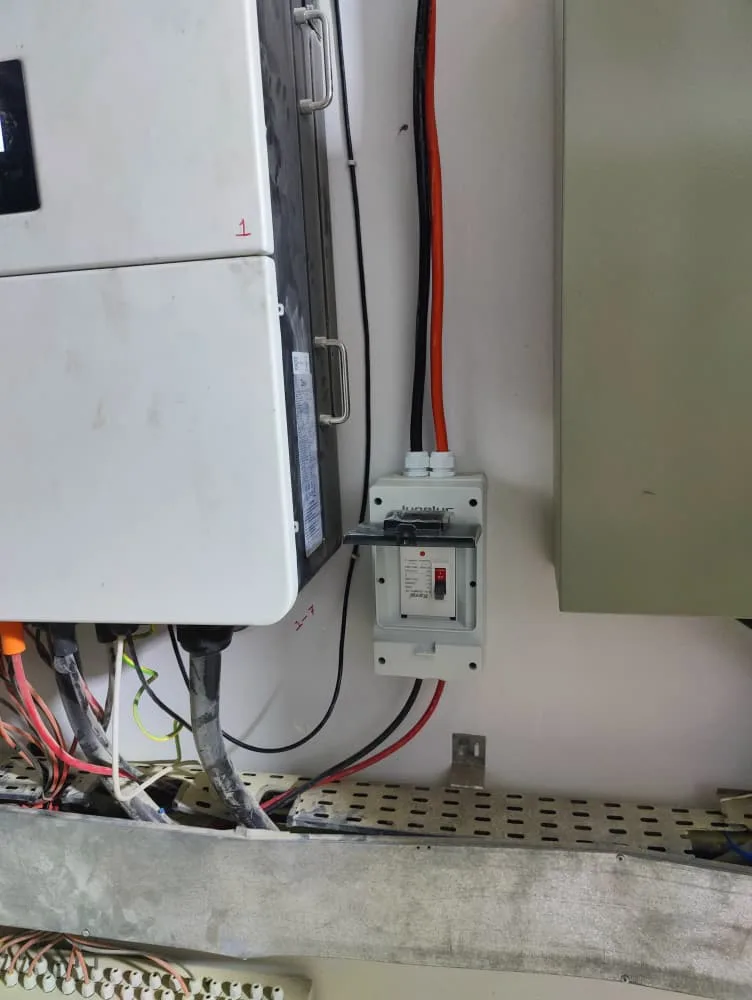 صورة إضافية 11 من مشروع منظومة طاقة شمسية 240kW لمصنع فروتو فريش للعصائر | تخزين 624kWh