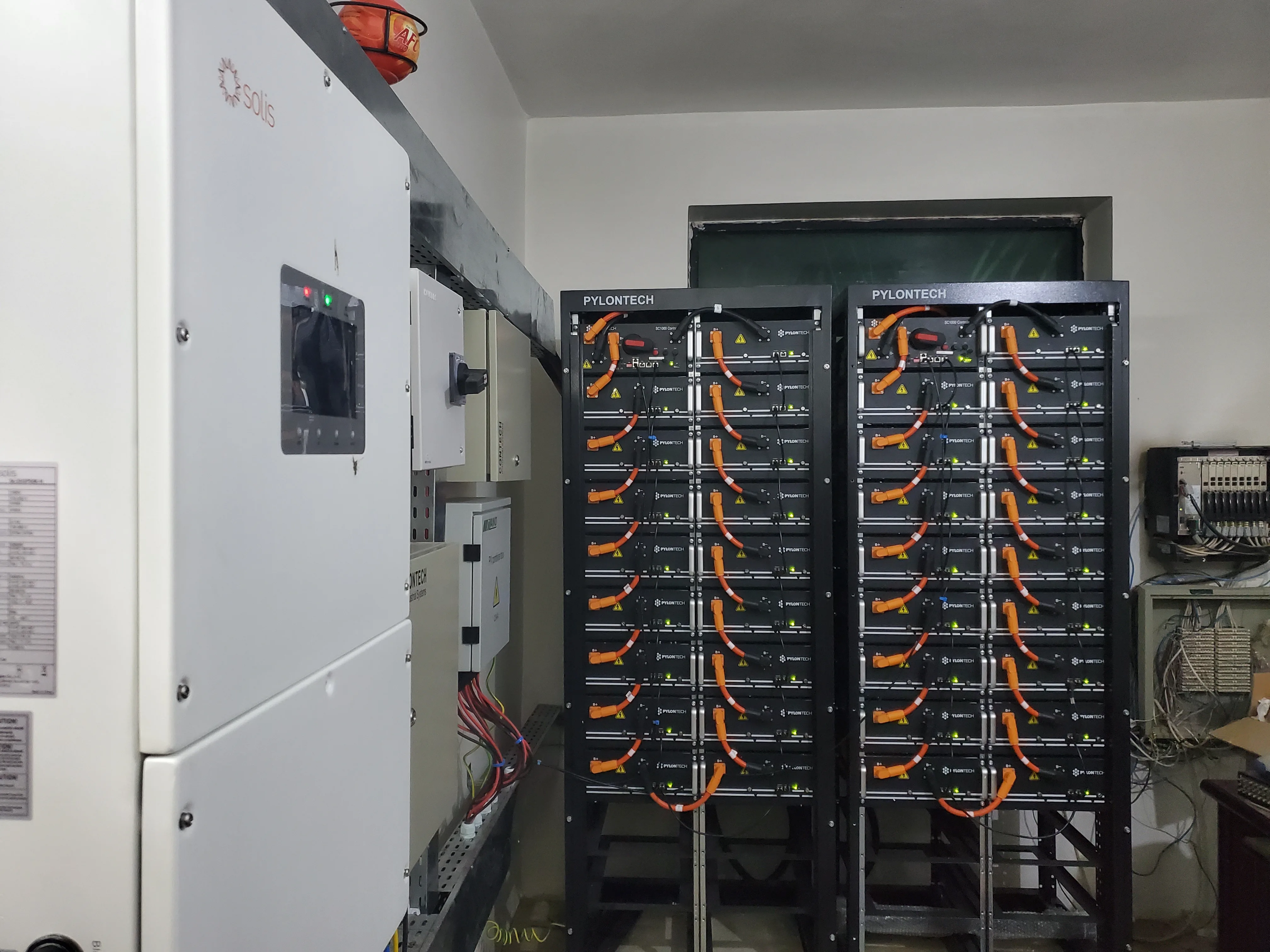 صورة إضافية 11 من مشروع منظومة طاقة شمسية 50kW لفندق قصر الأزوردي | Pylontech HV
