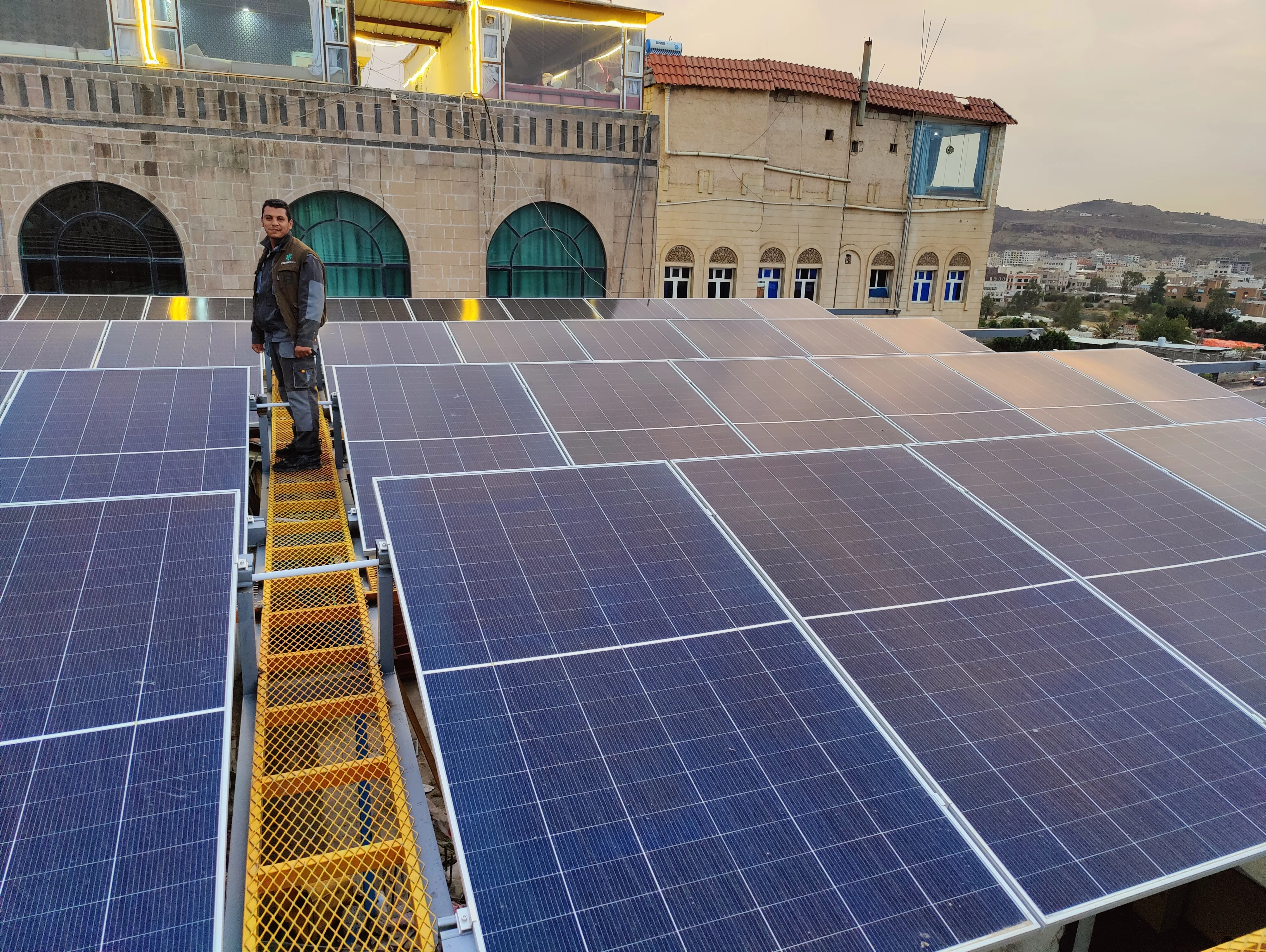 صورة إضافية 2 من مشروع منظومة طاقة شمسية 50kW لفندق قصر الأزوردي | Pylontech HV