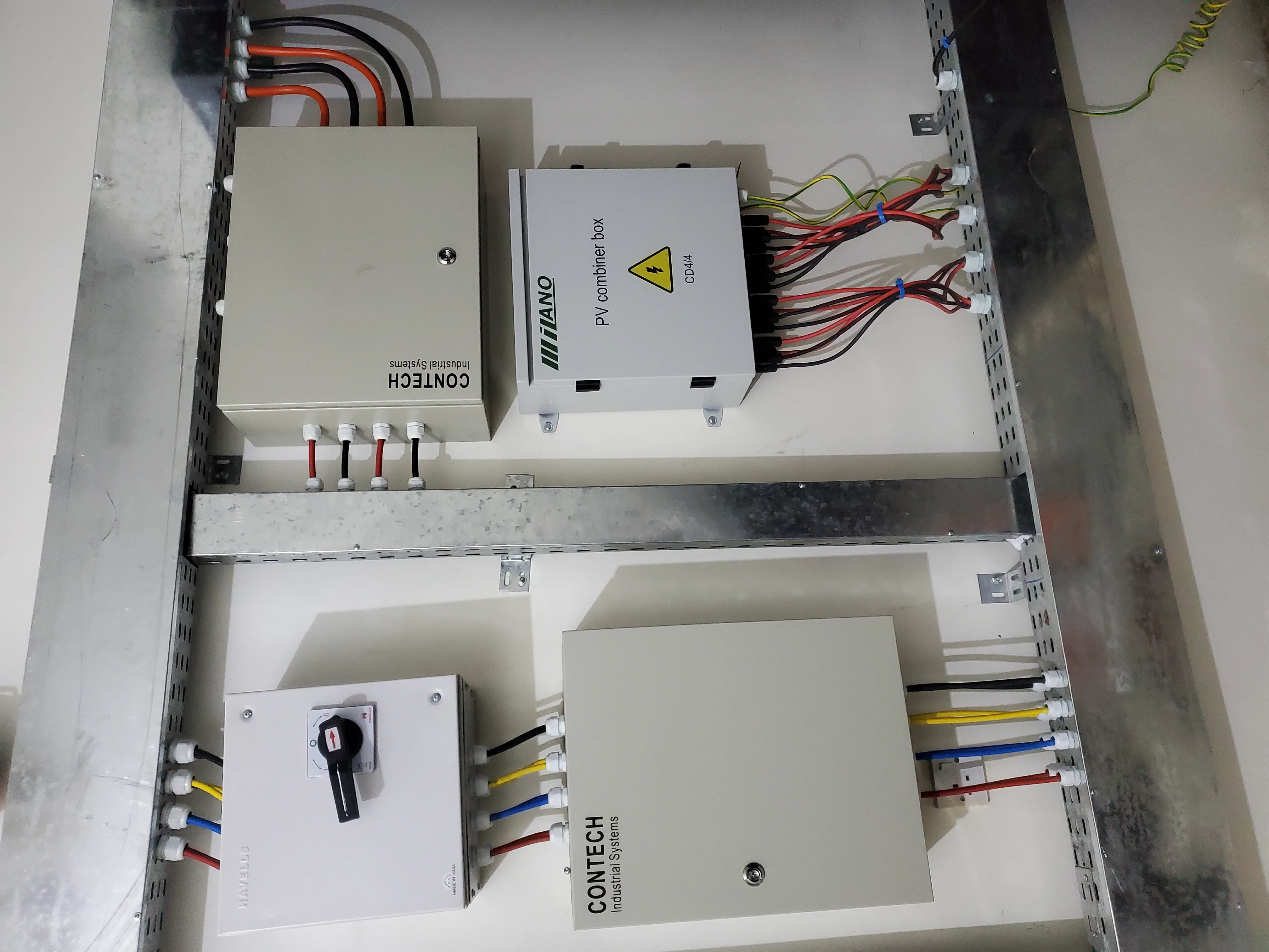 صورة إضافية 9 من مشروع منظومة طاقة شمسية 50kW لفندق قصر الأزوردي | Pylontech HV