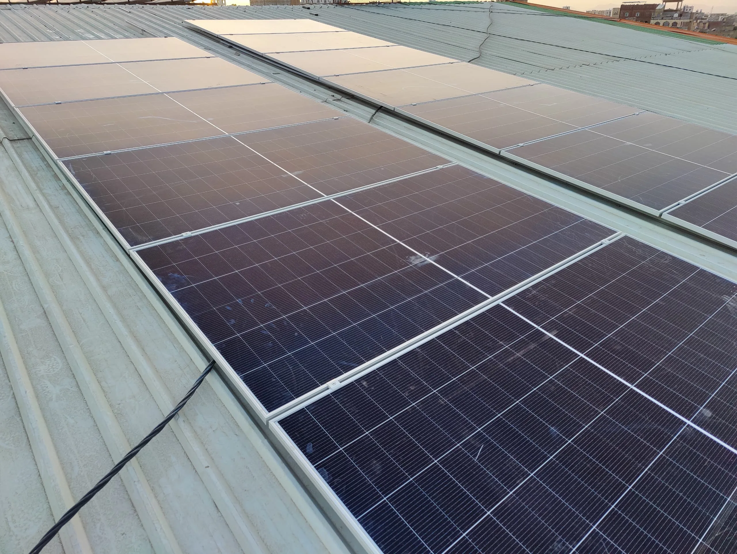 صورة إضافية 4 من مشروع منظومة طاقة شمسية 20kW لمخازن طريق الجبل | تخزين 60kWh