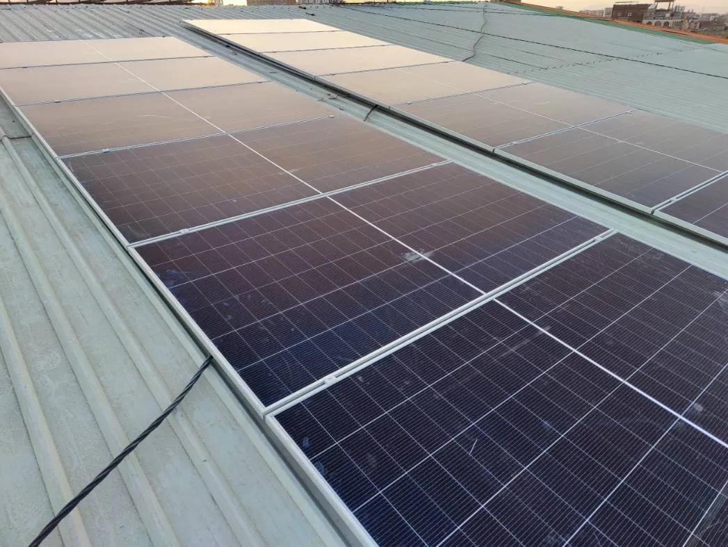 صورة إضافية 4 من مشروع منظومة طاقة شمسية 60kW لمول تجاري في صنعاء | مصاعد وتكييف