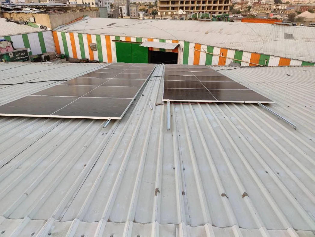 صورة إضافية 5 من مشروع منظومة طاقة شمسية 60kW لمول تجاري في صنعاء | مصاعد وتكييف